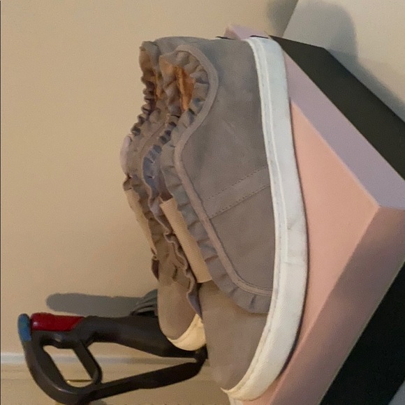 Kate Spade Lance Ruffle - Picture 2 of 4